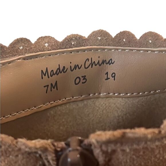 Jack Rogers Charlotte Tan Suede Side Zip Scallop Detail Ankle Booties Size 7 - Picture 9 of 12